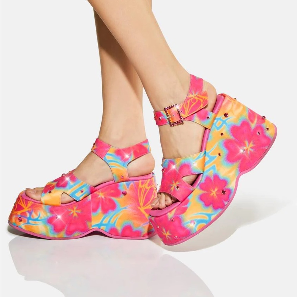 Dolls Kill Island Time Platform Sandals! Only been worn a couple times!